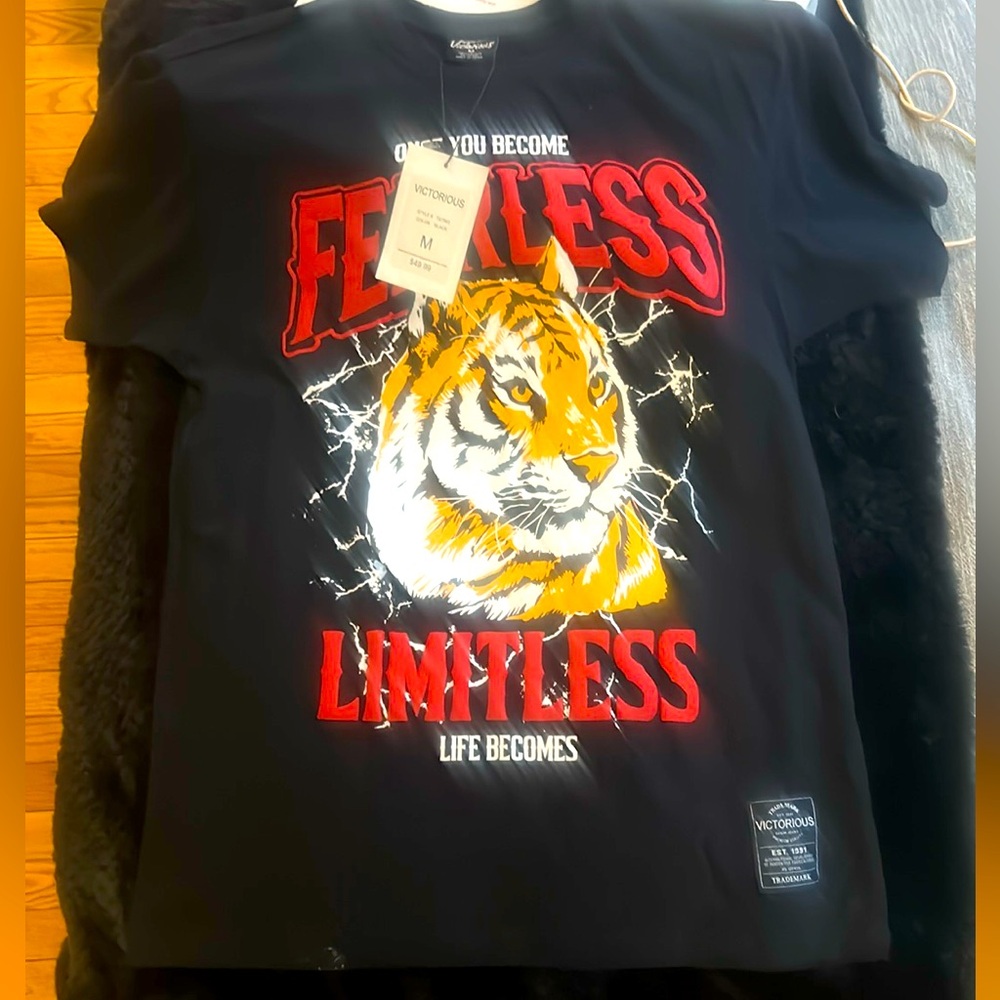 NWT, Victorious Black Fearless Graphic T-Shirt, size Medium - Picture 2 of 5